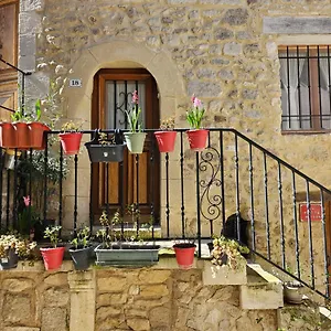 https://la-petite-maison-cereste.fr-provencehotel.com